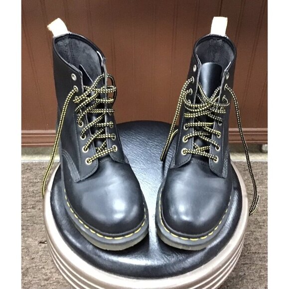 Men’s Dr. Martens Smooth Vegan Leather 8 Eyelet Boots Size 9 - Black - Picture 1 of 6